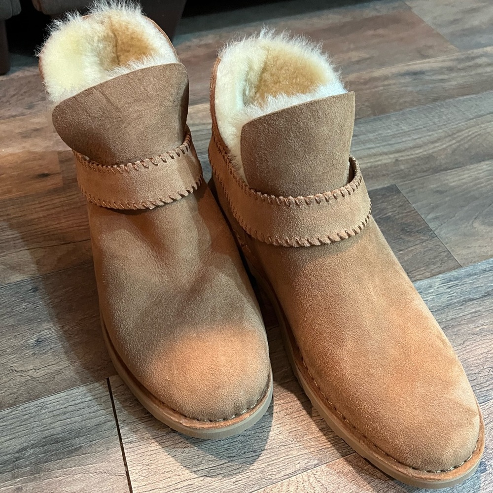 Ugh McKay size 10. New!